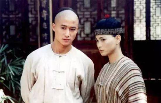功夫巨星中風妻兒搶家產，港姐挺身相助拿回巨款，堪稱女版古天樂