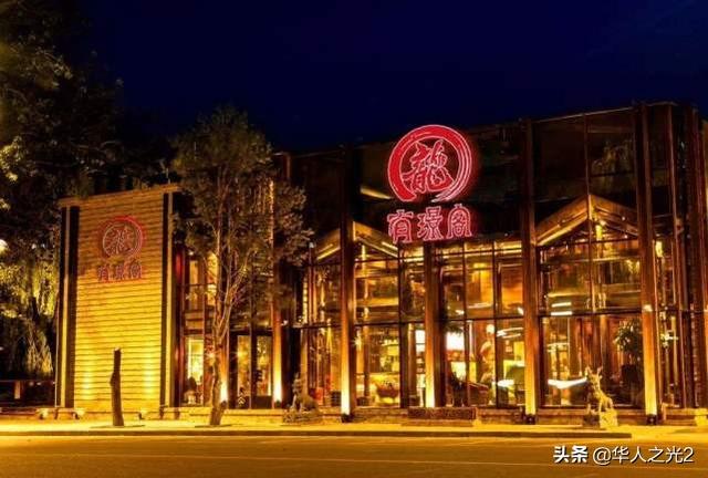 成龍在北京開的餐廳，看到菜單價格，網友：大哥人品真好！