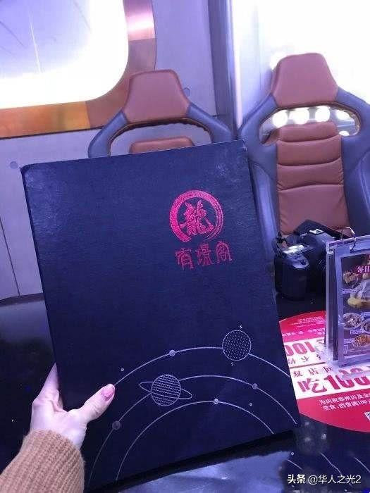 成龍在北京開的餐廳，看到菜單價格，網友：大哥人品真好！
