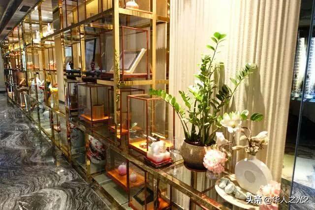 成龍在北京開的餐廳，看到菜單價格，網友：大哥人品真好！