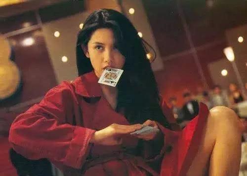 邱淑貞女兒已是很漂亮了，沒想到看到朱茵女兒，網友：簡直就是小朱茵!