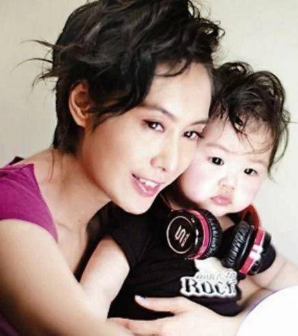 邱淑貞女兒已是很漂亮了，沒想到看到朱茵女兒，網友：簡直就是小朱茵!