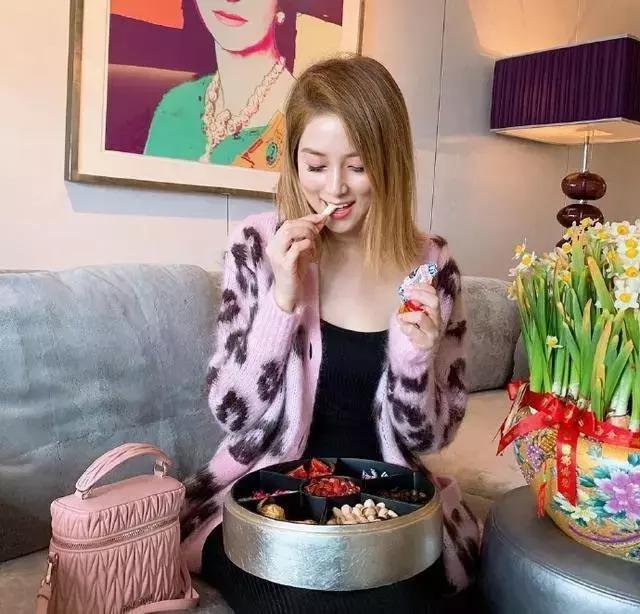 演藝圈豪門闊太過年照曝光！千億媳婦秀豪宅　黎姿「一桌菜」最親民！