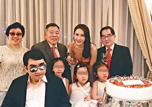 演藝圈豪門闊太過年照曝光！千億媳婦秀豪宅　黎姿「一桌菜」最親民！