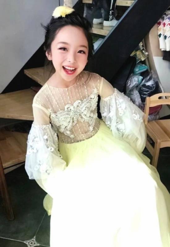 范冰冰9歲堂妹曝光！絕美五官…網大讚：范家的基因也太神