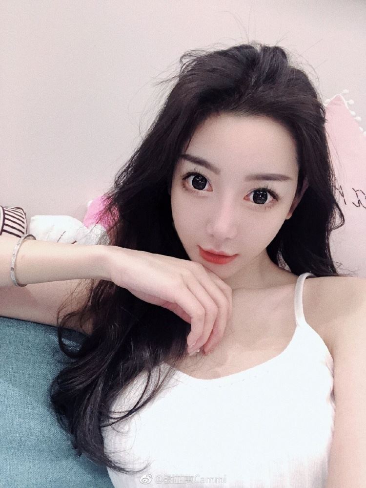 你一定記得她！16歲嫩模跟冠希哥…照瘋傳多年後近況！太意外：竟過得超爽