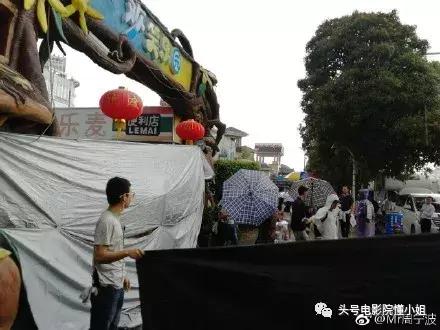 周星馳深圳拍《美人魚2》坐70萬房車 遊樂園取景拉警戒線防曝光