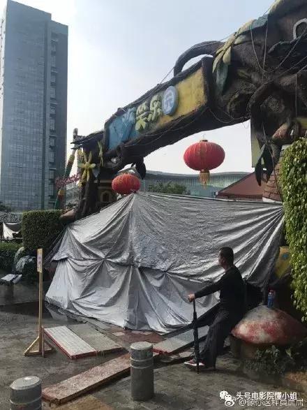 周星馳深圳拍《美人魚2》坐70萬房車 遊樂園取景拉警戒線防曝光