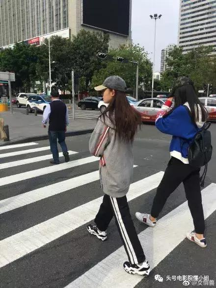 周星馳深圳拍《美人魚2》坐70萬房車 遊樂園取景拉警戒線防曝光
