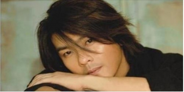 還記得阿杜嗎？他15歲逃學在工地做7年，一夕爆紅後卻再也沒回來！如今的他竟！