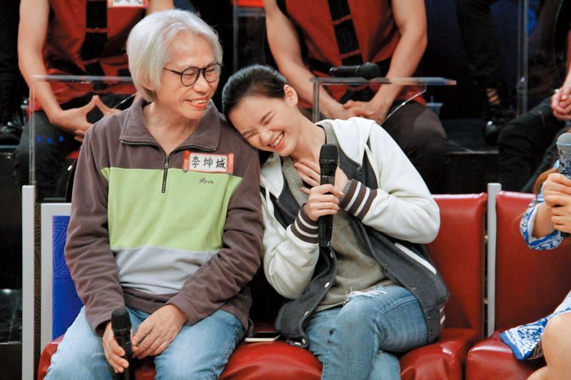 41歲祖孫戀！李坤城愛上嫩女友「高調甜蜜曬6年」　情人節堅定「214字告白」網友淚：是真愛
