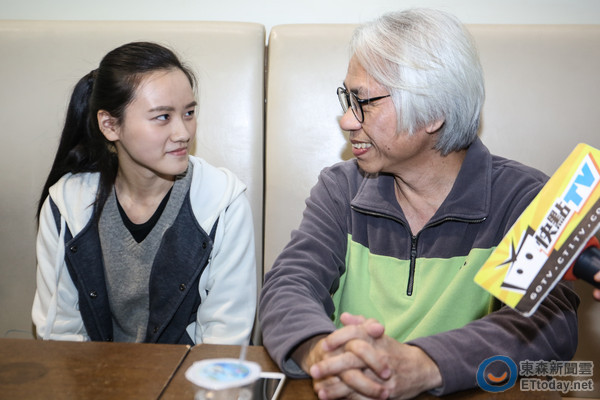 41歲祖孫戀！李坤城愛上嫩女友「高調甜蜜曬6年」　情人節堅定「214字告白」網友淚：是真愛