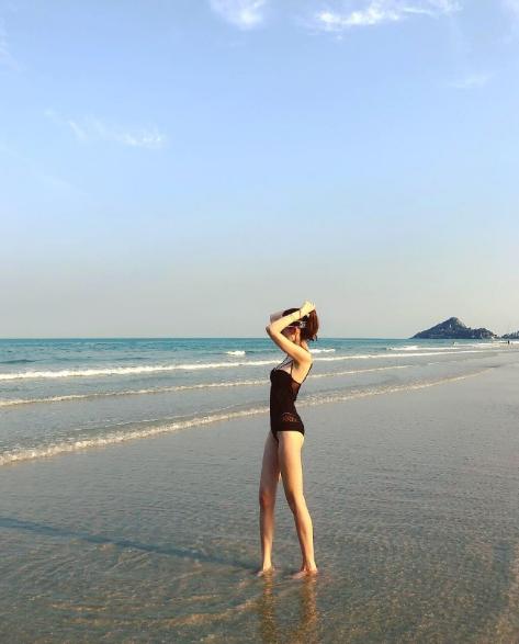 林志穎和妻子共度情人節，陳若儀海邊大秀美腿被贊「神仙身材」！