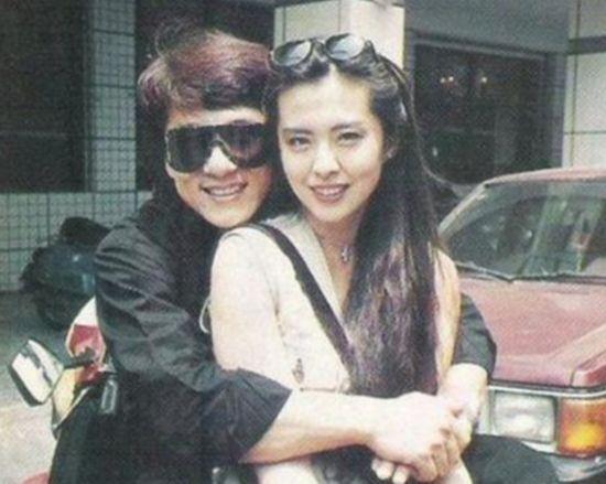 成龍的雙手抱遍了國內外女星，讓女星膽戰心驚，只有她讓成龍尷尬 