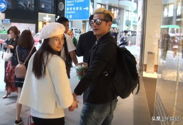 方媛逛名店險跌倒幸好老公牽著，店員第一反應比郭富城還緊張！