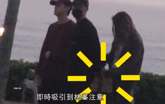 無視前女友吳千語示好！林峯與張馨月手牽手在公園遛狗秀恩愛~