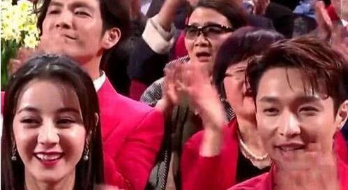 坐在觀眾席的明星，沒了美顏和濾鏡，近照直接讓你不敢想像！