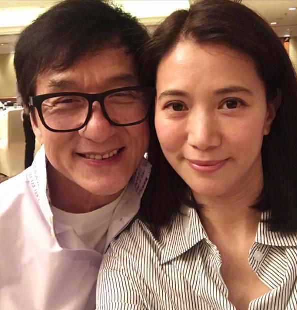 港媒爆料解開20年前誤會！成龍袁詠儀「片場結怨22年」的真相，終於水落石出！