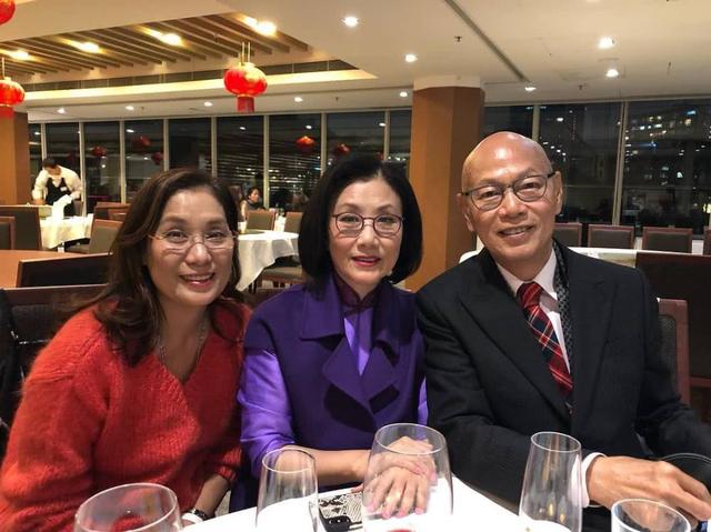 60歲「穆念慈」遇到65歲「白娘子」，趙雅芝濃妝之下難掩滄桑！