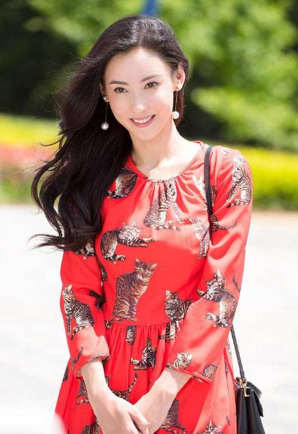 三胎兒子生父？張柏芝情人節帶兩兒子與中年微胖男子吃大餐！