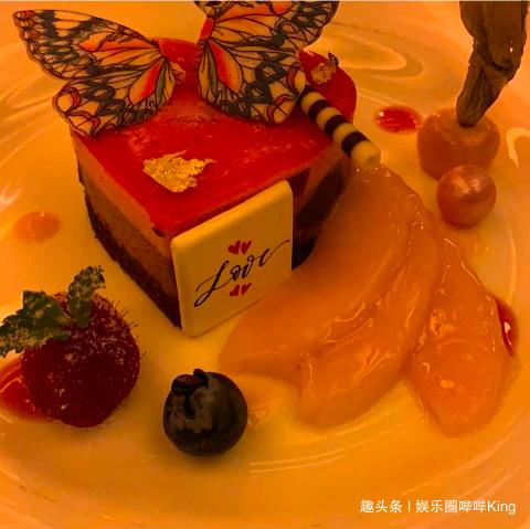 三胎兒子生父？張柏芝情人節帶兩兒子與中年微胖男子吃大餐！