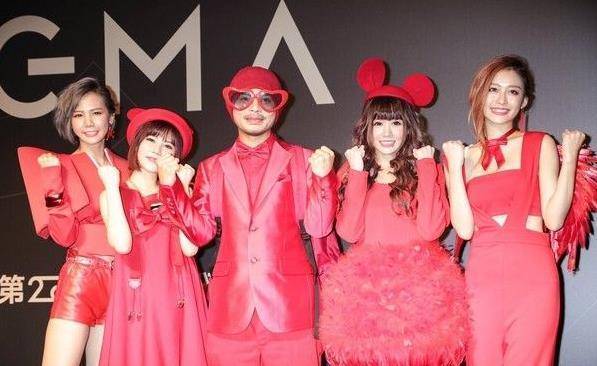 黃明志藏了7年，終於在情人節前夕向女友『高調示愛』！自曝：她幾次都在監獄外等我~
