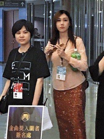 黃明志藏了7年，終於在情人節前夕向女友『高調示愛』！自曝：她幾次都在監獄外等我~