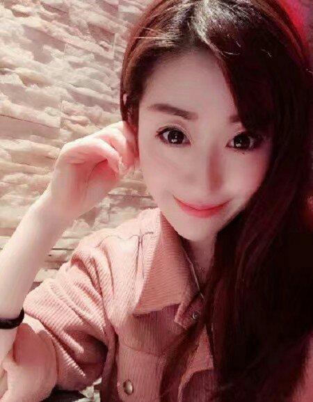 還記得她嗎？少林足球踩到蕉皮撲街的美女！18年後她變成這樣！