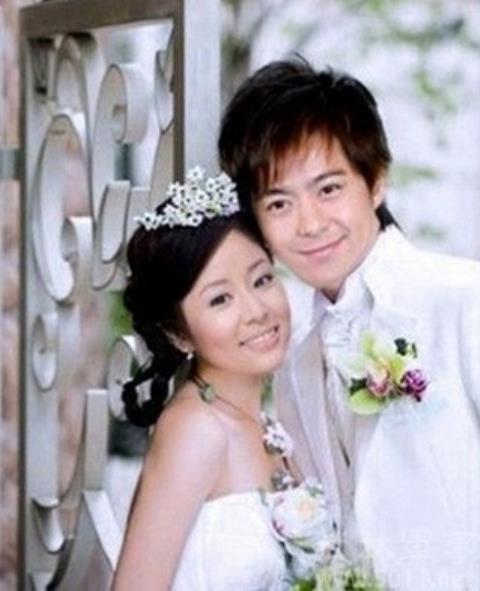 曾為了錢拒絕林志穎而嫁富豪，連生兩個女兒被家暴，如今45歲看上去讓人心疼！