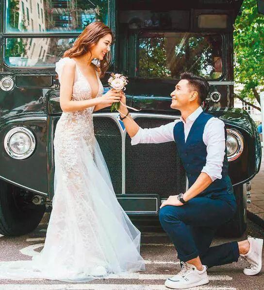 首曬「巨肚照」！TVB視帝太太預產期將在下月，獲港姐姐妹齊拜年~