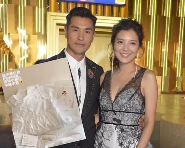 首曬「巨肚照」！TVB視帝太太預產期將在下月，獲港姐姐妹齊拜年~
