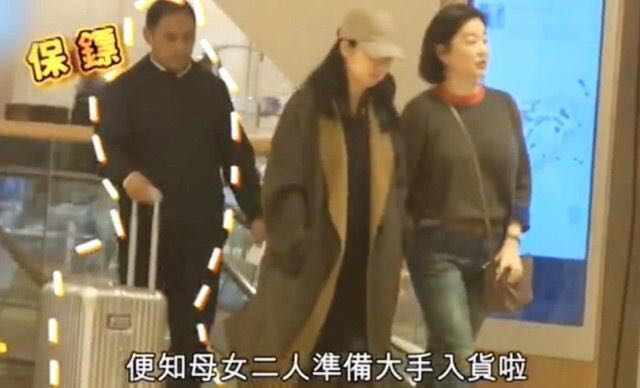 64歲林青霞被傳再婚後，現身商場血拚，爆肥到完全認不出