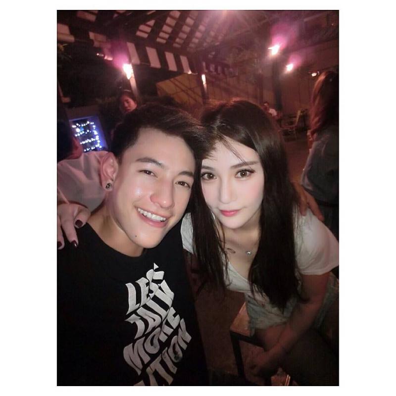 這名來自泰國「全球最帥的女歌手」首次裸露上半身，網友大飽眼福表示驚喜與害羞！