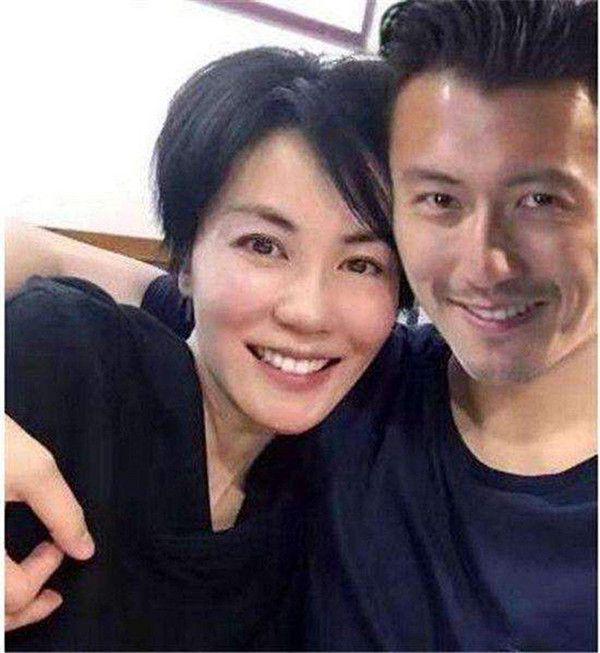 謝霆鋒發文：感情生活穩定，並曬情人節禮物，這一切傳聞坐實！