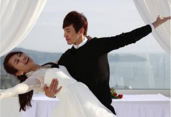 他們因姐弟戀成為夫妻，婚後身價上億豪車無數，卻寧做丁克不生子