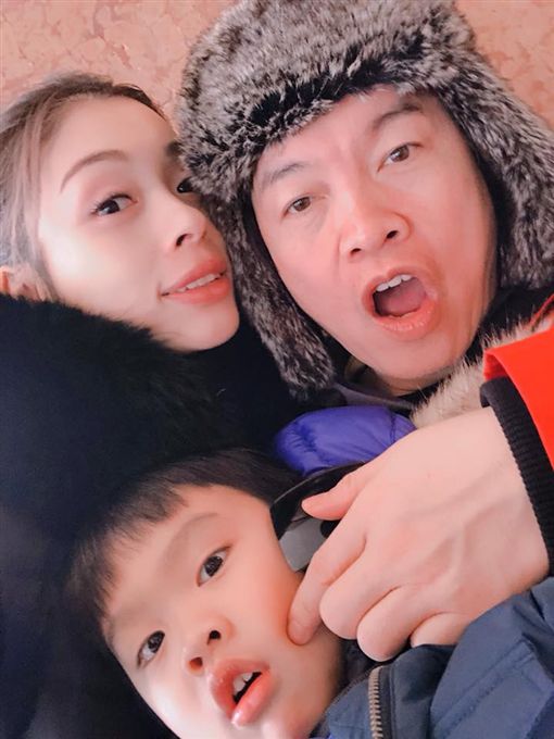 51歲康康全面停工！近照曝光，憔悴不已，不能說話不能笑宛如「啞巴」，令人心疼！