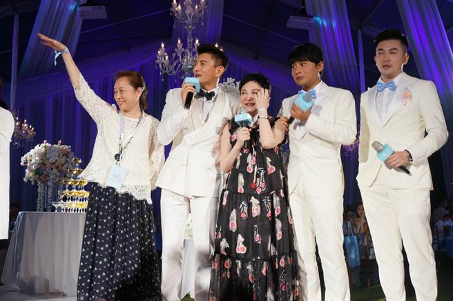 吳奇隆年賺6億仍念舊「養她30年」當親媽！他讚吳奇隆：「不像某些藝人」羨慕感慨！