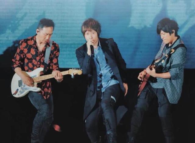 吳奇隆年賺6億仍念舊「養她30年」當親媽！他讚吳奇隆：「不像某些藝人」羨慕感慨！
