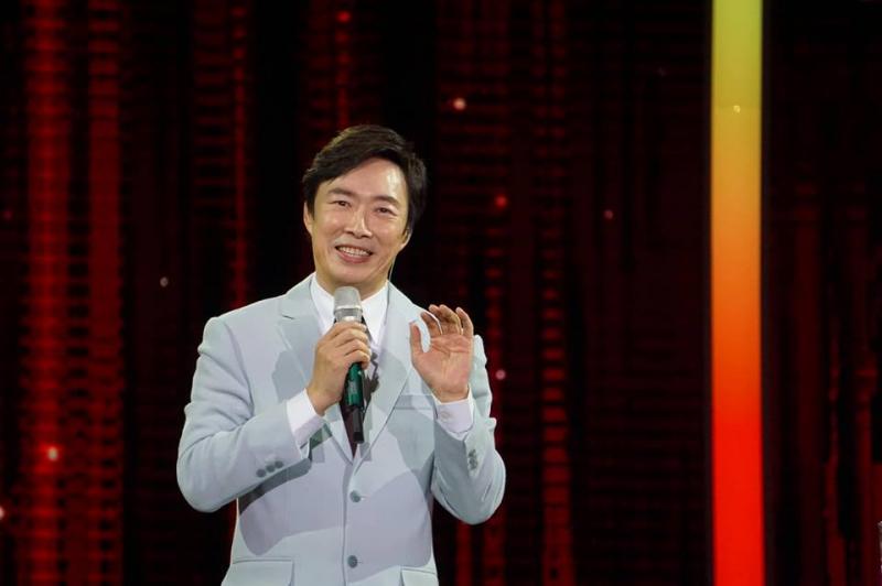 愛打包剩菜？！費玉清封麥演唱會上「親揭謎底」...沒想到「背後故事」竟有洋蔥！