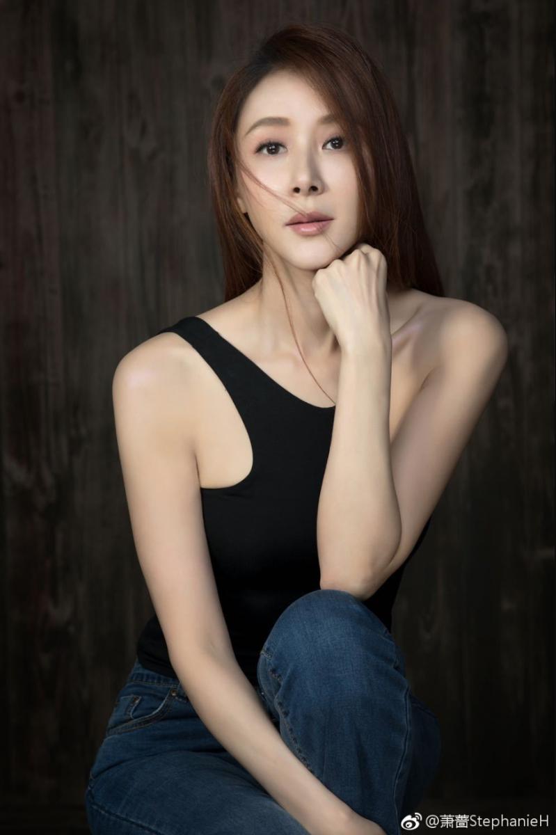 過年不怕親友追問！「台灣第一美人」蕭薔50歲仍單身，76歲老爸不著急：「她快樂最重要！」 