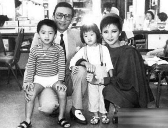 劉嘉玲找謝霆鋒媽媽合影！68歲狄波拉竟然比52歲劉嘉玲還年輕！