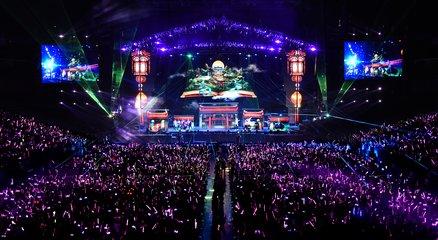 史上最慘淡演唱會，八萬人場館空落落的！網友，白送我都不會去！當年甜心教主太尷尬了吧！