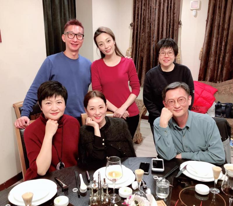 況明潔「狂打排卵針仍求無子」視繼子如己出，「女人要懂裝傻」淚曝不能沒有老公！