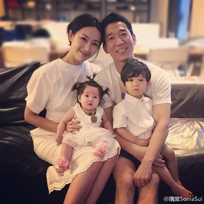 隋棠曬「三代同框」慶女兒生日！高顏兒女萌化眾人，網友焦點卻全在「爺孫合照」Lucy表情！