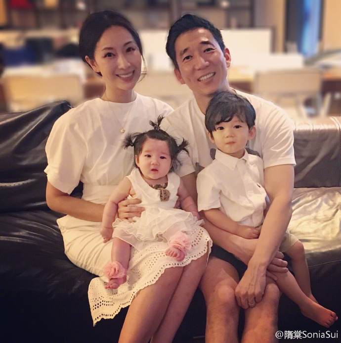 隋棠曬「三代同框」慶女兒生日！高顏兒女萌化眾人，網友焦點卻全在「爺孫合照」Lucy表情！