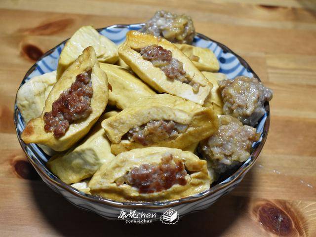 婆婆做釀豆腐有秘訣，有2步必不可少，鹹香入味，還沒出鍋就忍不住偷吃2口!!!