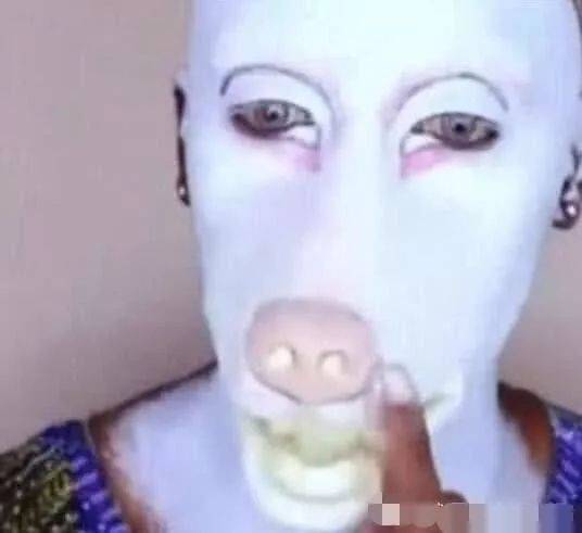 男子把自己化妝成一條貴賓犬,走在街上路人分不清,簡直是太像!