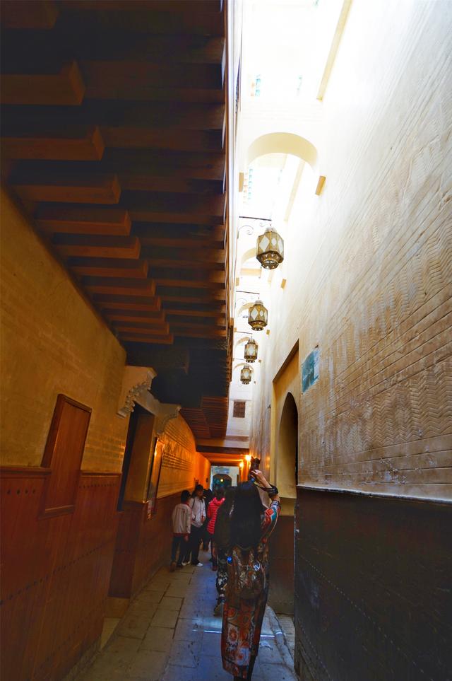 世界第一所大學就在非洲這座古城，遊客：走進來就迷路