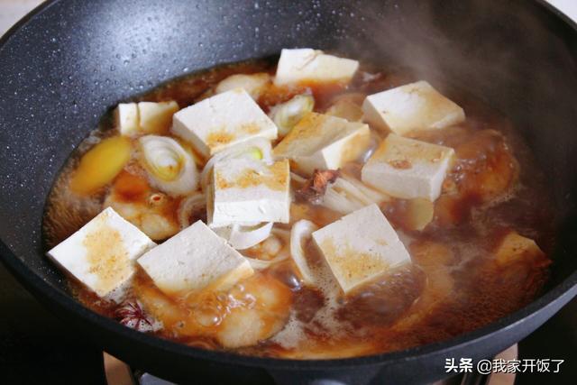 魚燉豆腐，教你一招，不腥又入味！營養高味道鮮，吃到湯汁也不剩