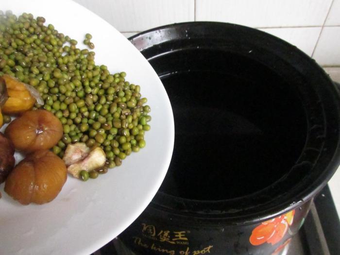 砂鍋栗子南瓜粥不愧是養生滋補粥,不僅美味好喝，常喝身體健康